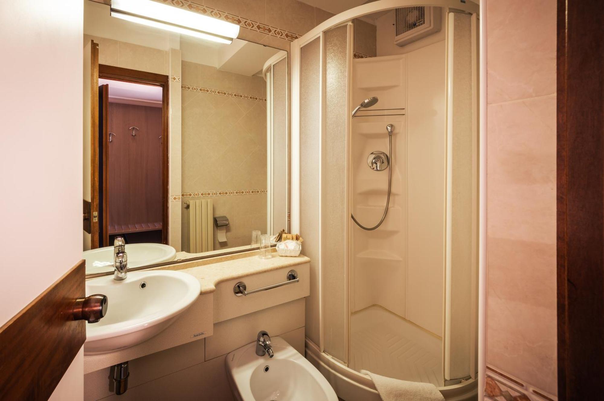 Hotel Ristorante Vapore Faggeto Lario Dış mekan fotoğraf